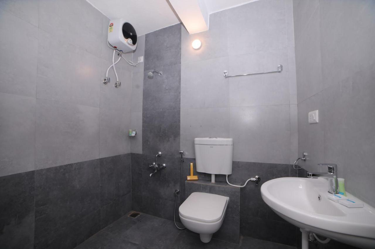 The Base Inn Puducherry Exterior foto